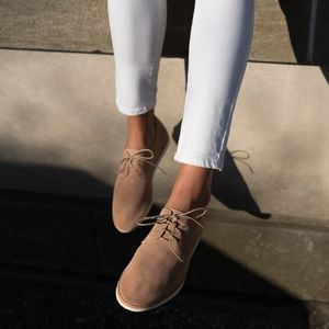 Nisolo Sedona travel derby shoes in dusty rose